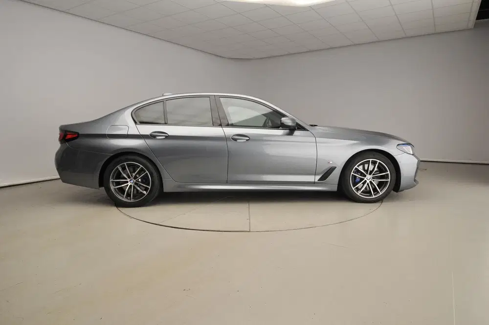 BMW 5-serie Sedan 530i uit 2021, foto 4
