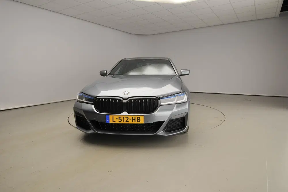 BMW 5-serie Sedan 530i uit 2021, foto 5