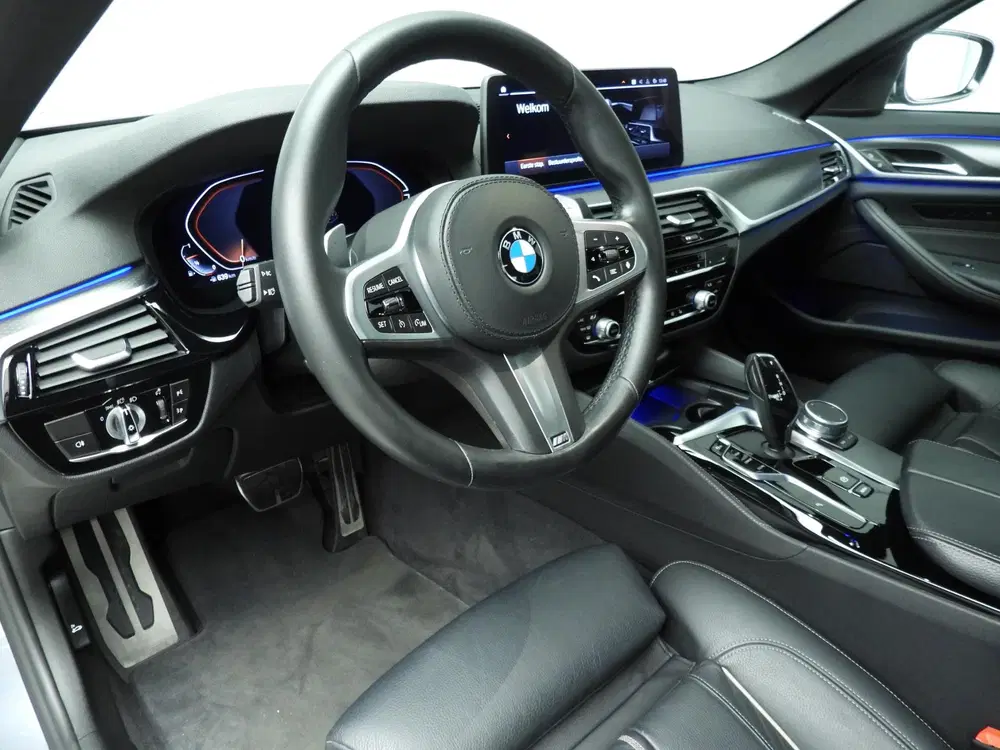 BMW 5-serie Sedan 530i uit 2021, foto 6
