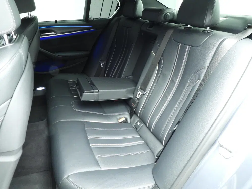 BMW 5-serie Sedan 530i uit 2021, foto 8