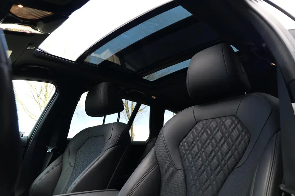 BMW 5-serie 530e uit 2024, foto 10