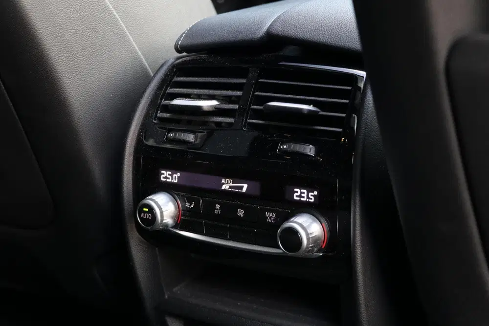 BMW 5-serie 530e uit 2024, foto 13