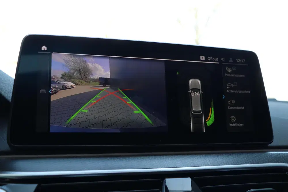 BMW 5-serie 530e uit 2024, foto 19