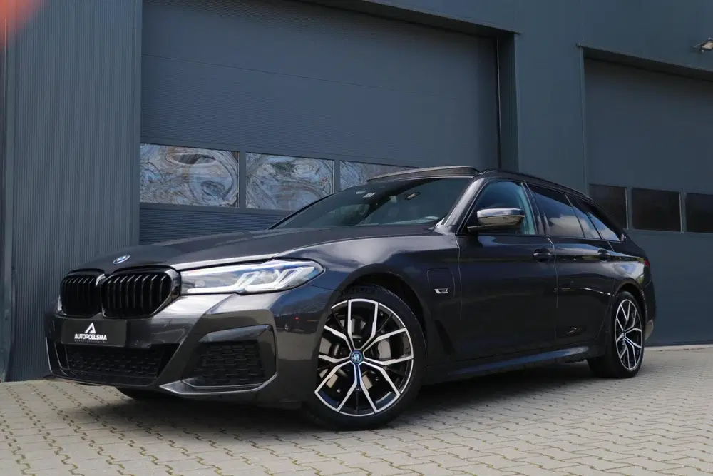 BMW 5-serie 530e uit 2024, foto 2