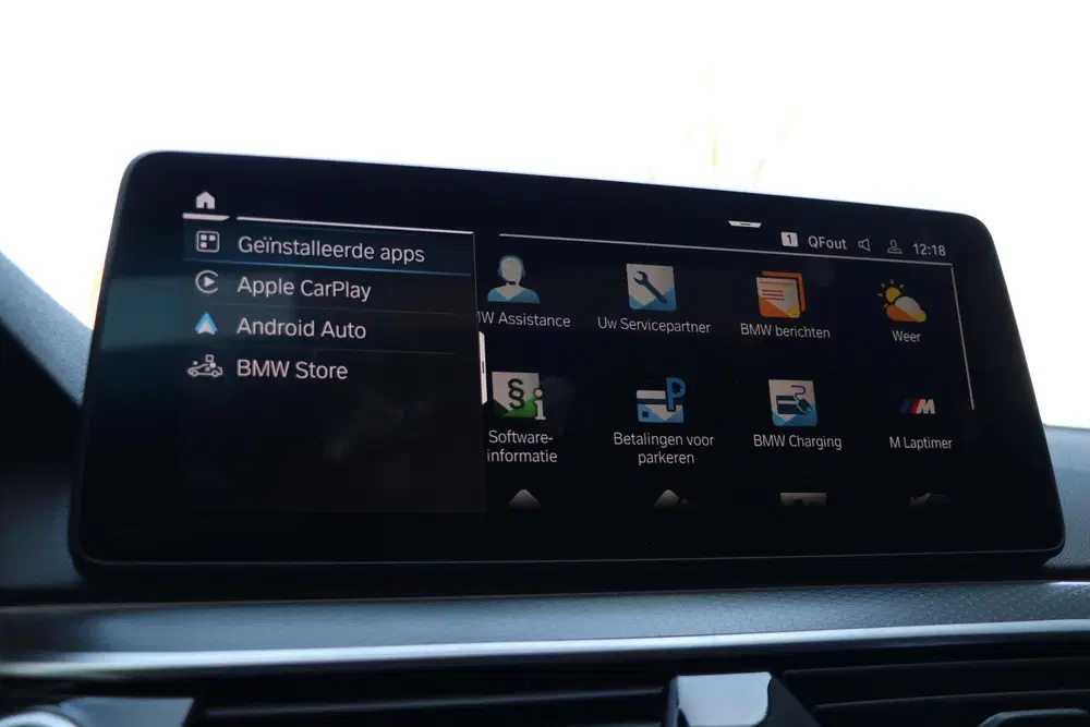 BMW 5-serie 530e uit 2024, foto 20