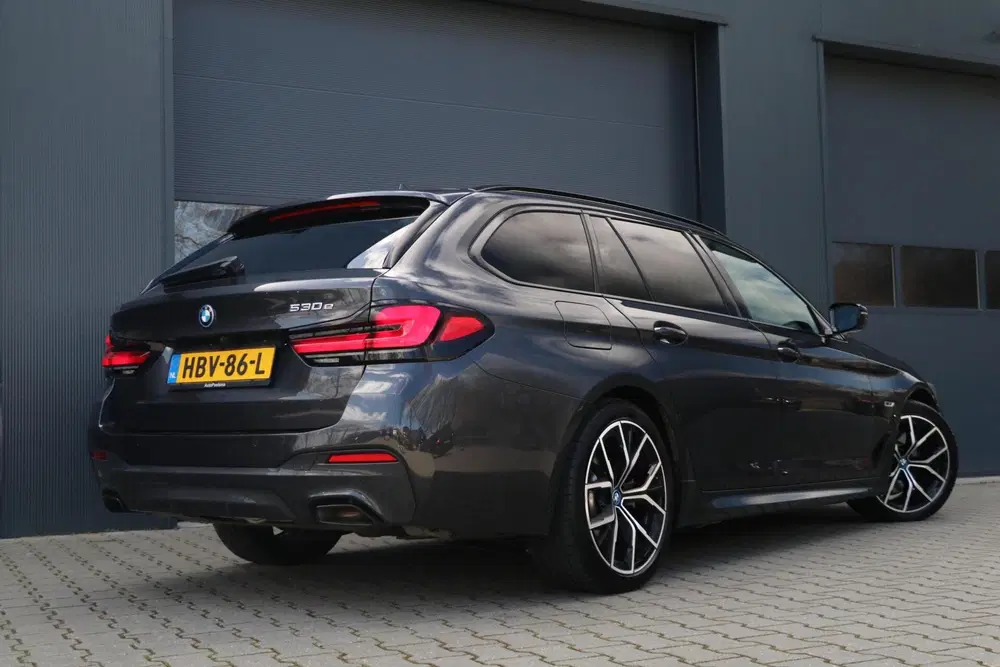BMW 5-serie 530e uit 2024, foto 3