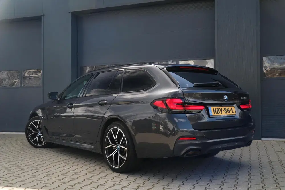 BMW 5-serie 530e uit 2024, foto 4