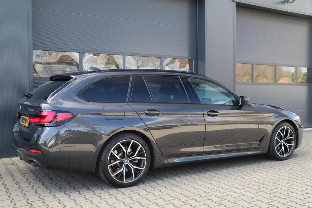 BMW 5-serie 530e uit 2024, foto 5