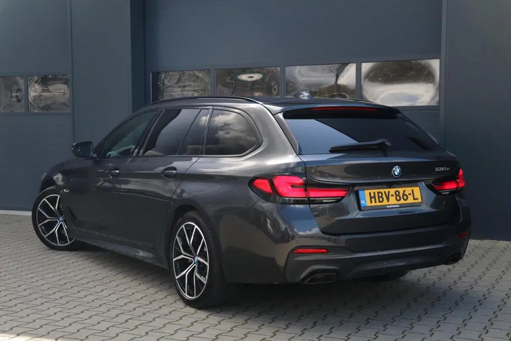 BMW 5-serie 530e uit 2024, foto 6