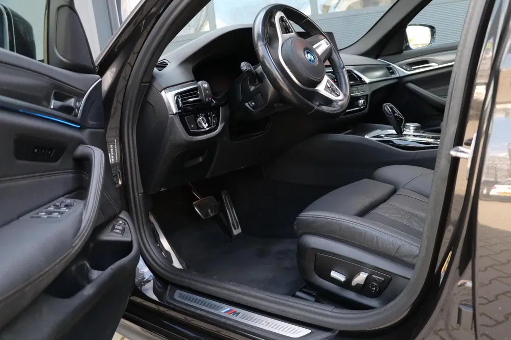 BMW 5-serie 530e uit 2024, foto 8