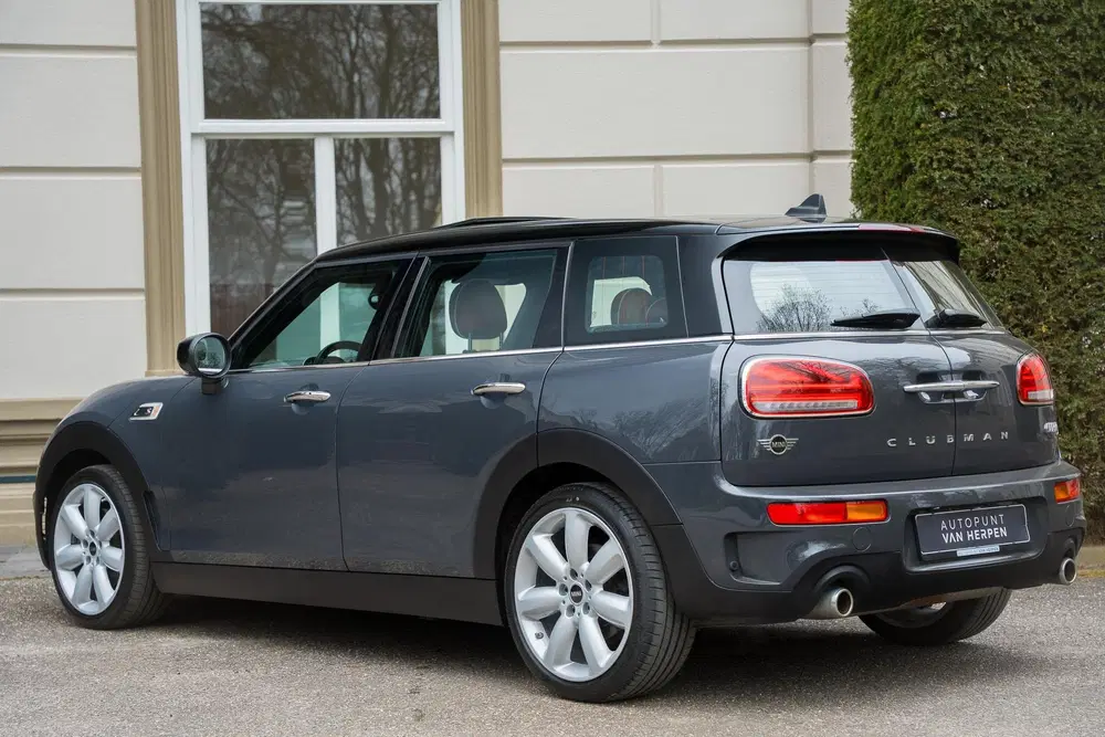 Mini Clubman 2.0 Cooper S Classic PANO uit 2021, foto 2