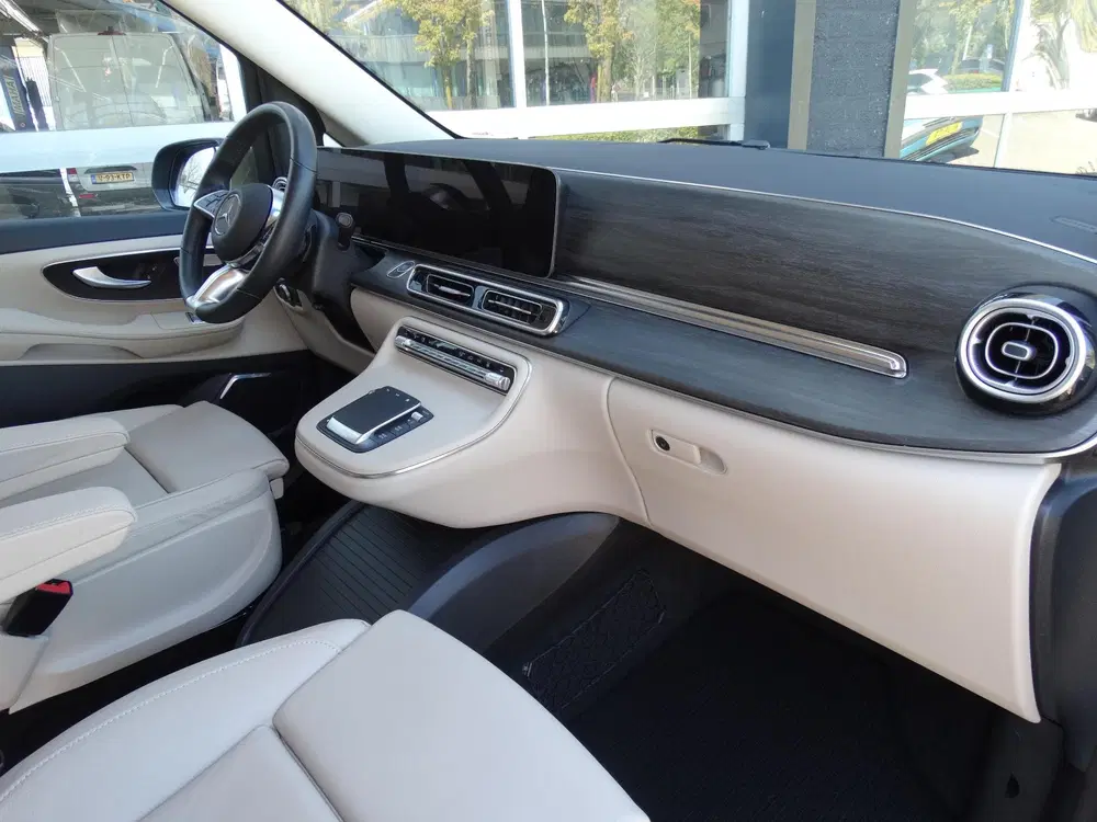 Mercedes-Benz EQV 300 L2 90kWh uit 2024, foto 3
