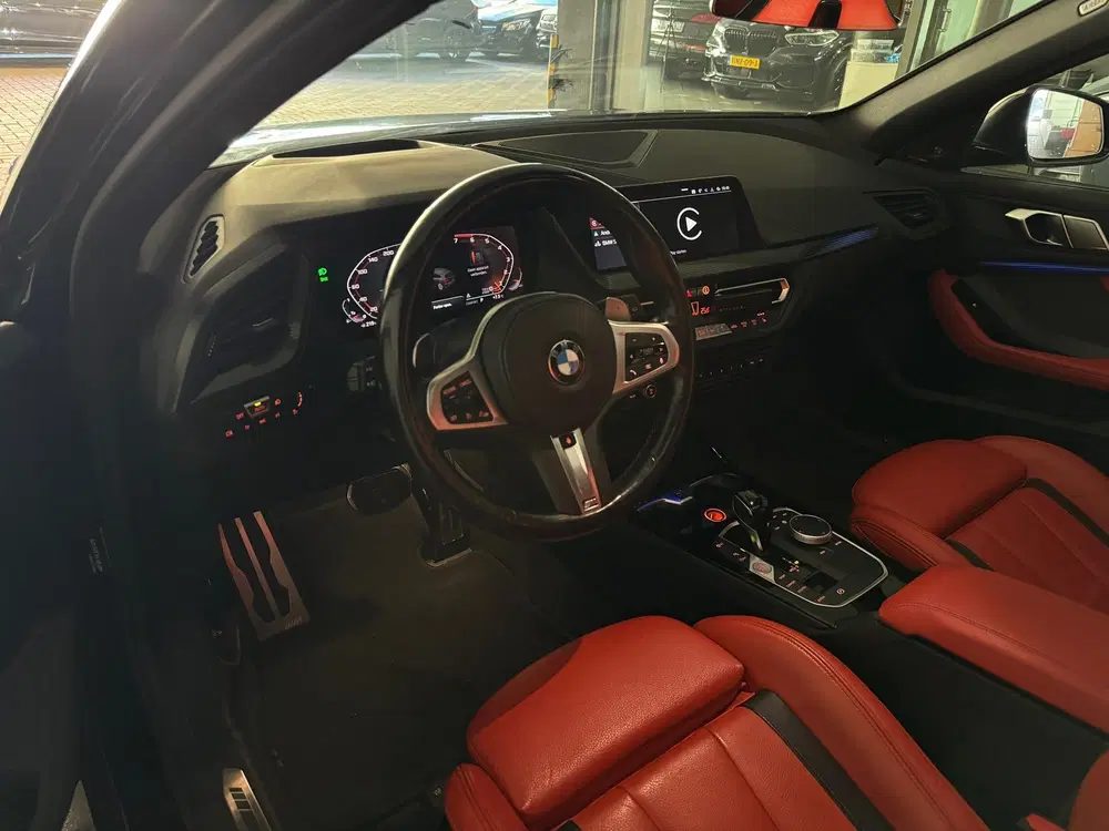 BMW 1-serie M135i xDrive Executive Pano uit 2021, foto 5
