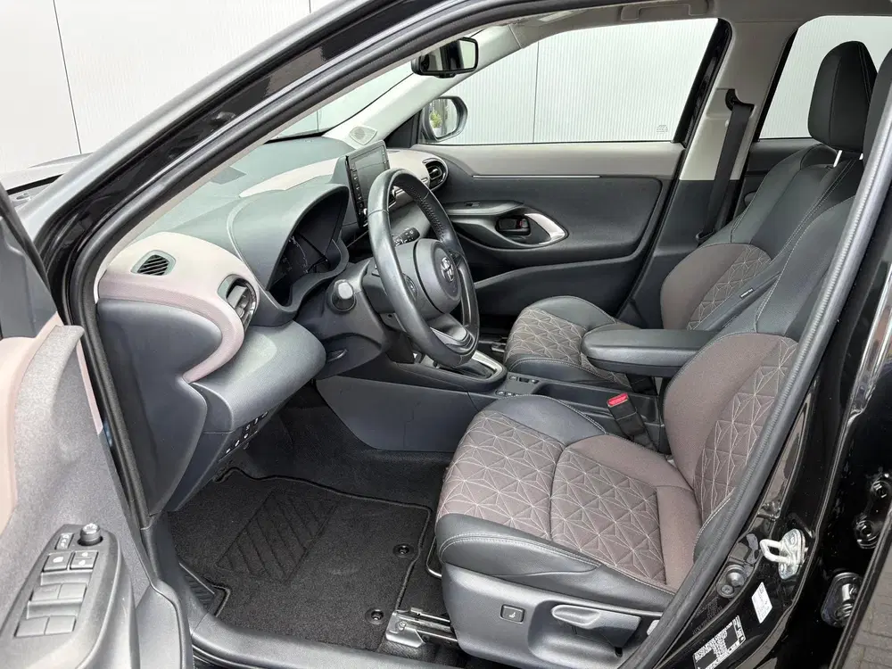 Toyota Yaris Cross 1.5 Hybrid Executive Navigatie uit 2022, foto 7