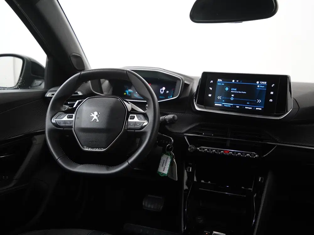 Peugeot 2008 1.2 PureTech Allure Pack Automaat uit 2023, foto 6