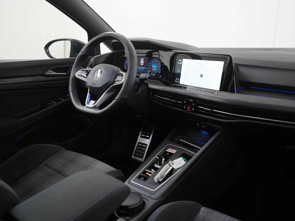 Volkswagen Golf 1.4 eHybrid GTE | Camera | IQ.Light | Winter uit 2022, foto 2