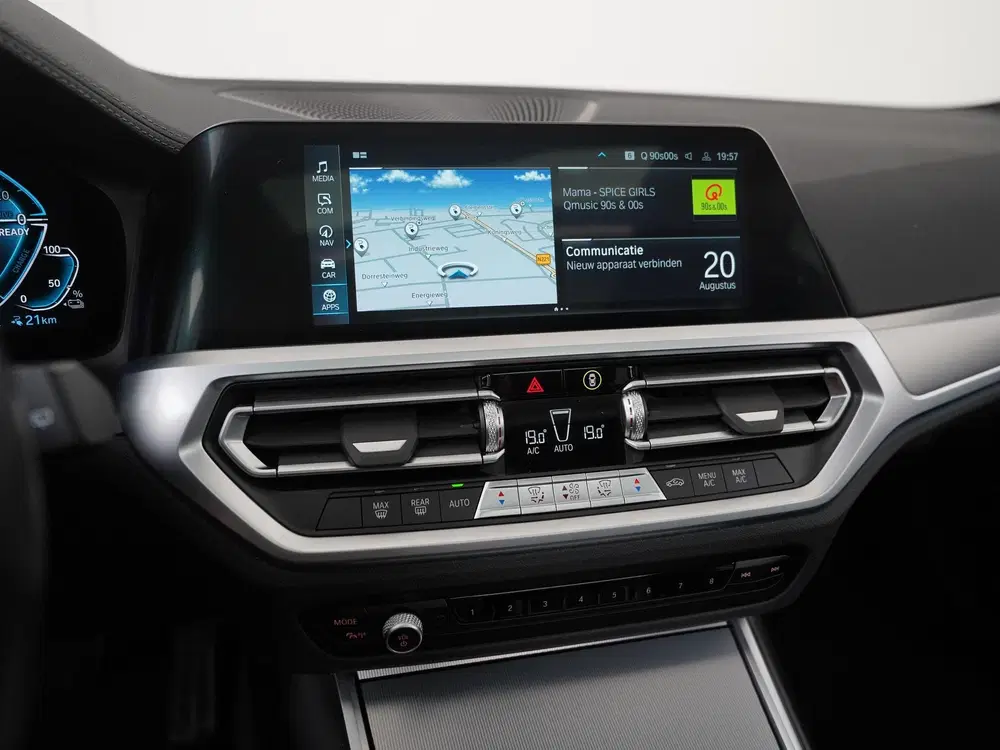 BMW 3-serie 330e xDrive M Sport Shadow uit 2022, foto 11