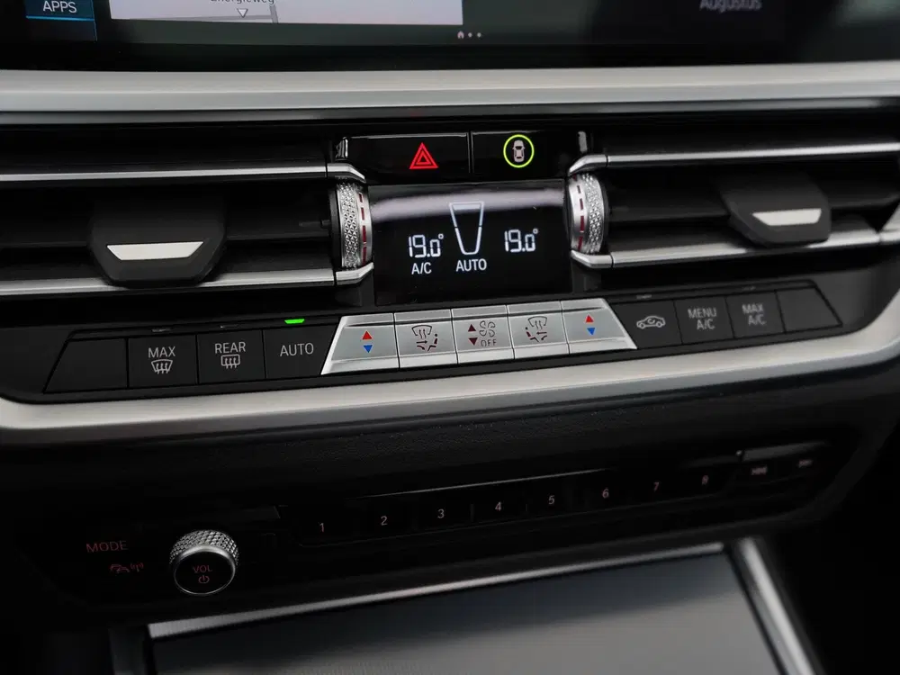 BMW 3-serie 330e xDrive M Sport Shadow uit 2022, foto 13