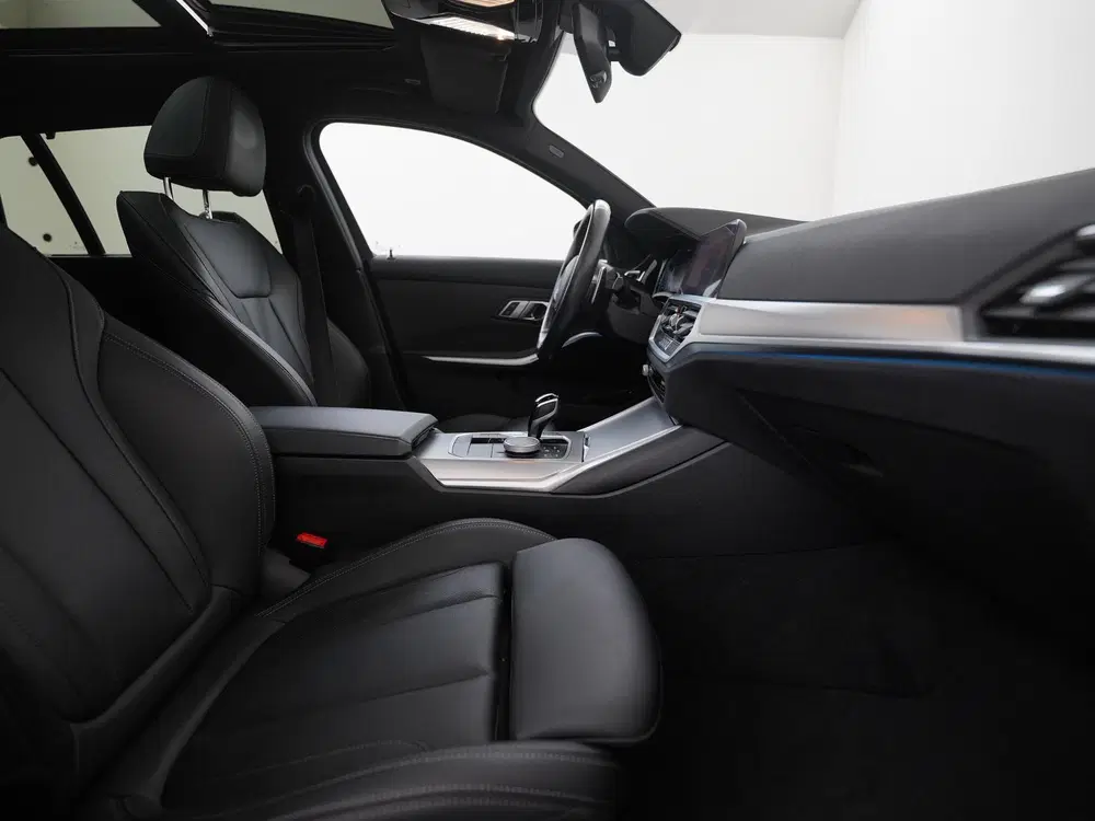 BMW 3-serie 330e xDrive M Sport Shadow uit 2022, foto 3