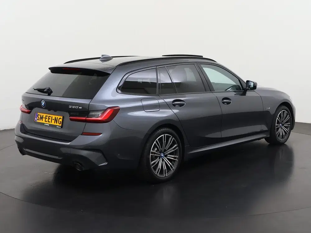 BMW 3-serie 330e xDrive M Sport Shadow uit 2022, foto 4