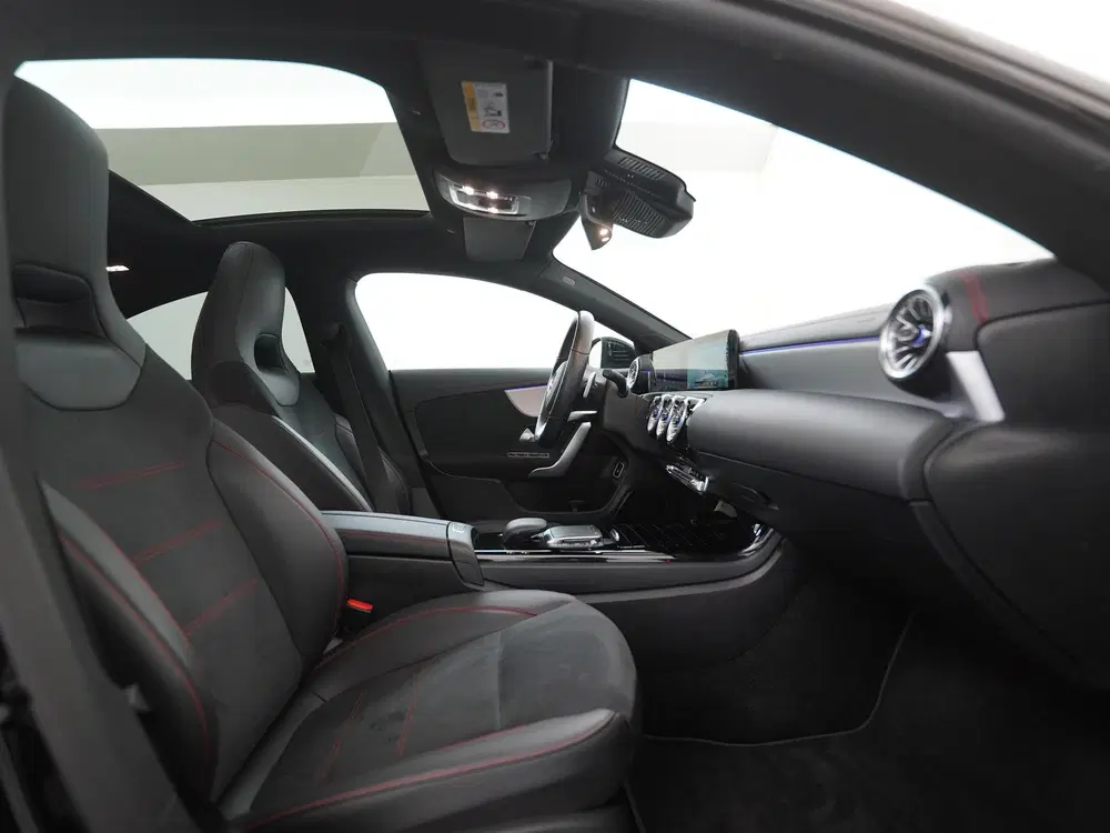 Mercedes-Benz CLA 250e AMG Night uit 2022, foto 3