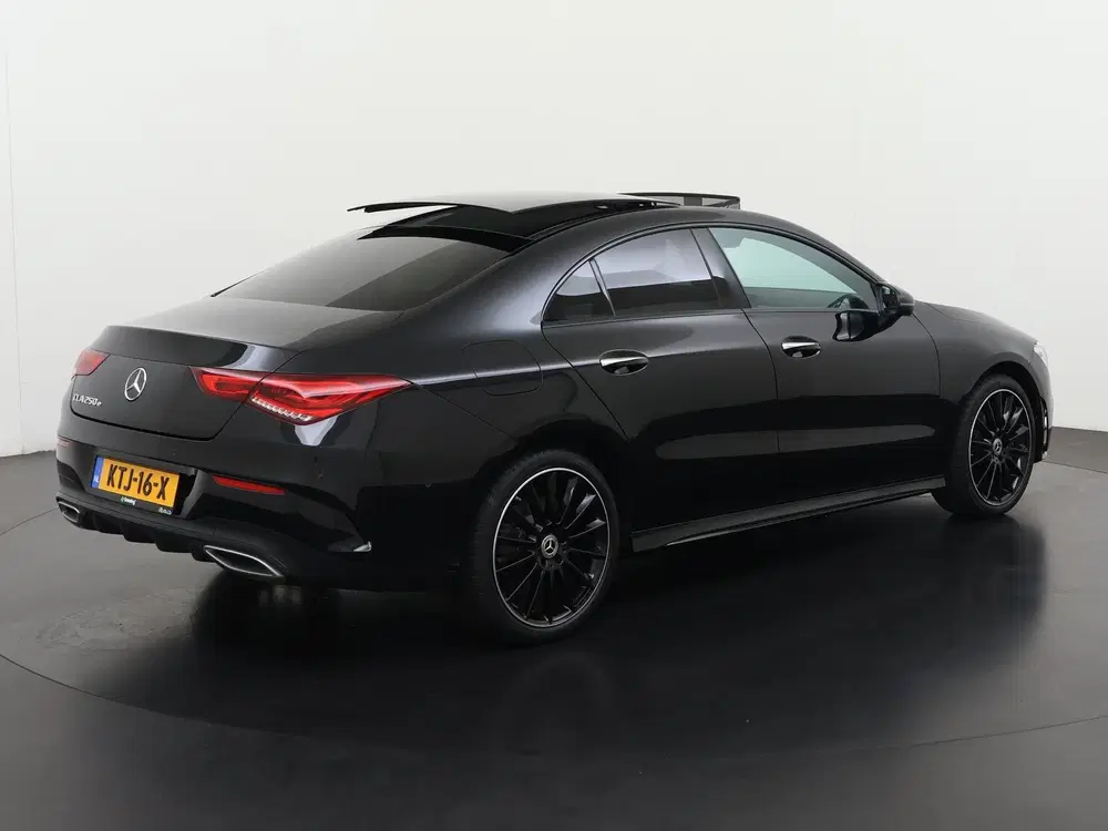 Mercedes-Benz CLA 250e AMG Night uit 2022, foto 4