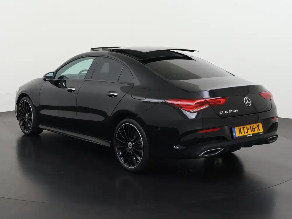 Mercedes-Benz CLA 250e AMG Night uit 2022, foto 6