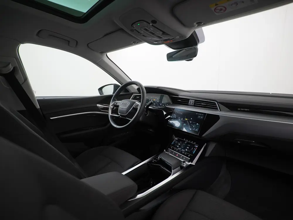 Audi e-tron 55 quattro 95 kWh uit 2022, foto 2