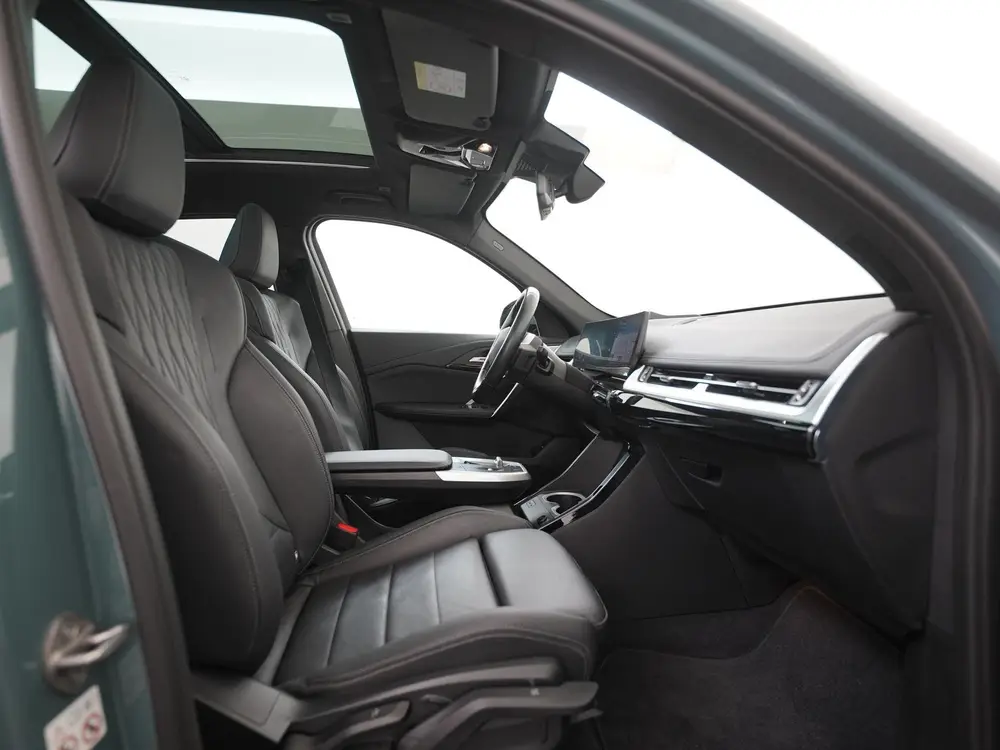 BMW iX1 xDrive30 Launch Edition 67 kWh uit 2023, foto 3