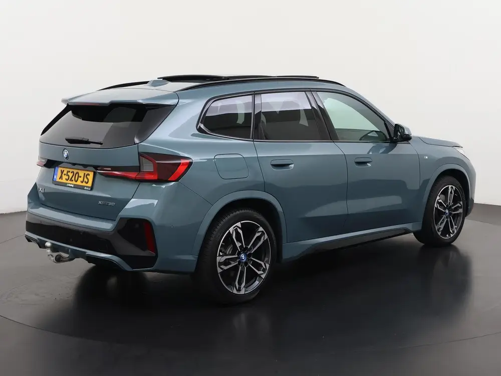 BMW iX1 xDrive30 Launch Edition 67 kWh uit 2023, foto 4