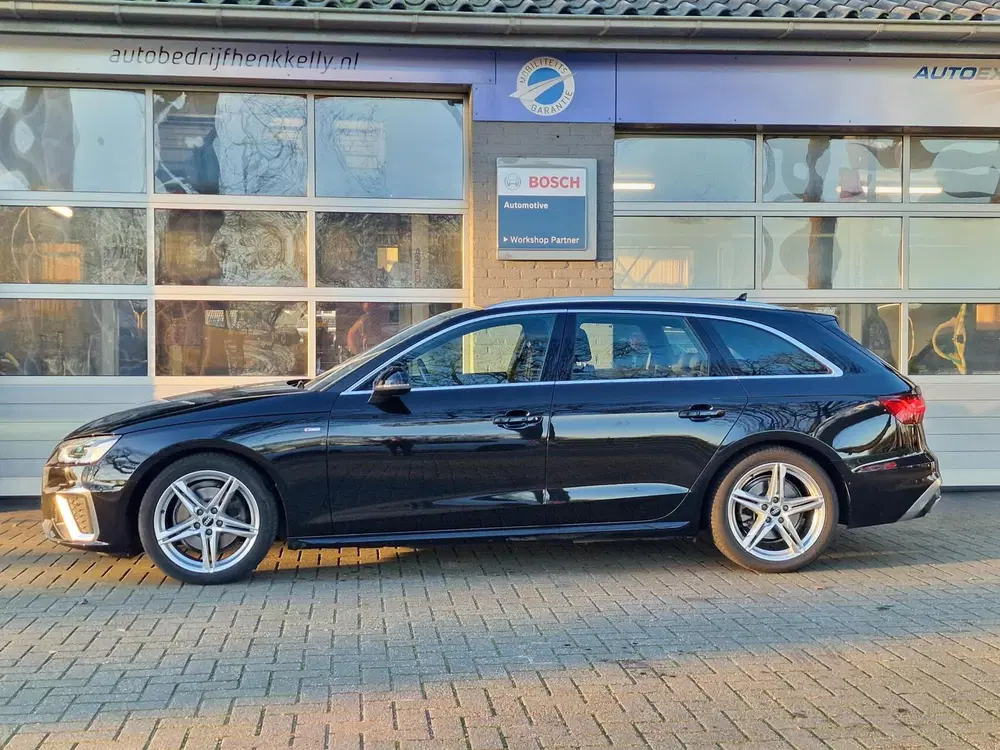 Audi A4 35 TFSI S edition uit 2021, foto 5