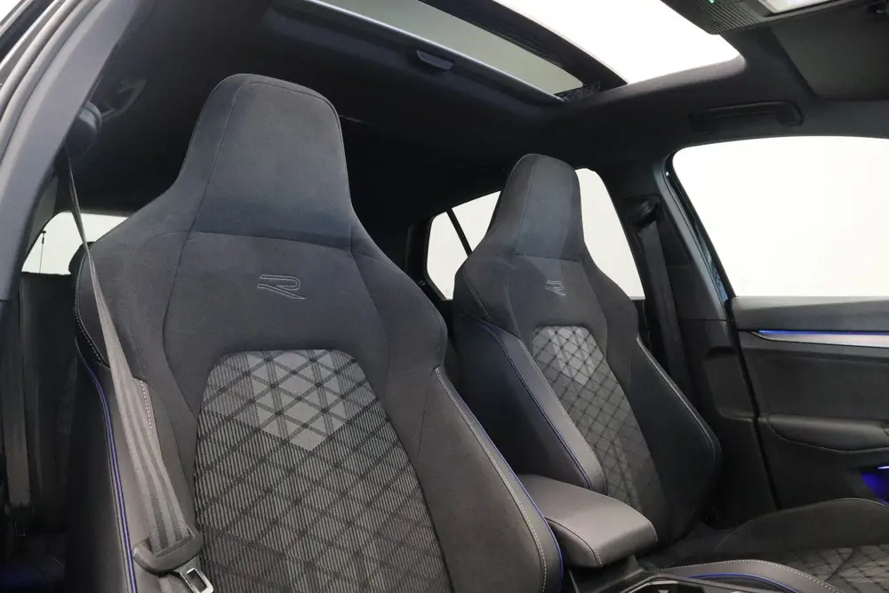 Volkswagen Golf 1.5 eTSI R-Line Edition Panoramadak IQ-Led 2 uit 2024, foto 13