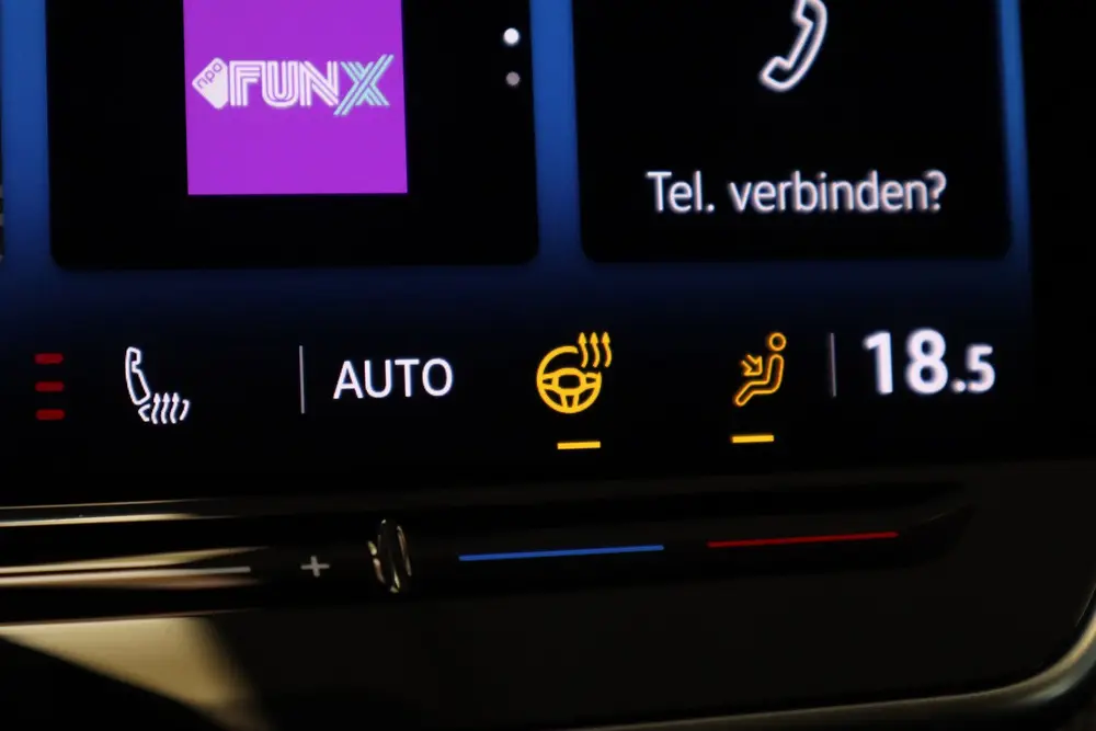 Volkswagen Golf 1.5 eTSI R-Line Edition Panoramadak IQ-Led 2 uit 2024, foto 20