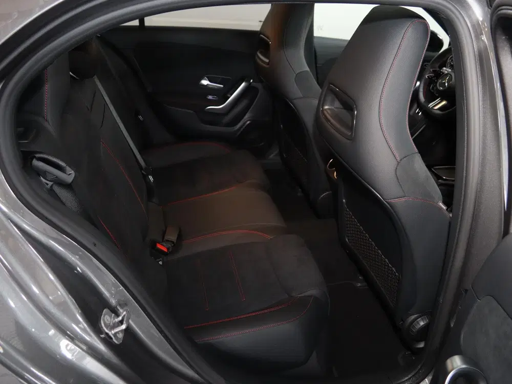 Mercedes-Benz A-Klasse 250 e Business Solution AMG uit 2025, foto 8