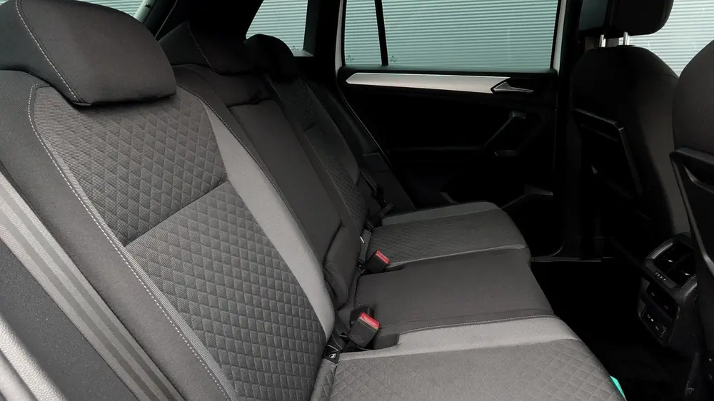 Volkswagen Tiguan 1.5 TSI 130pk R-Line Business | Navigatie uit 2020, foto 16