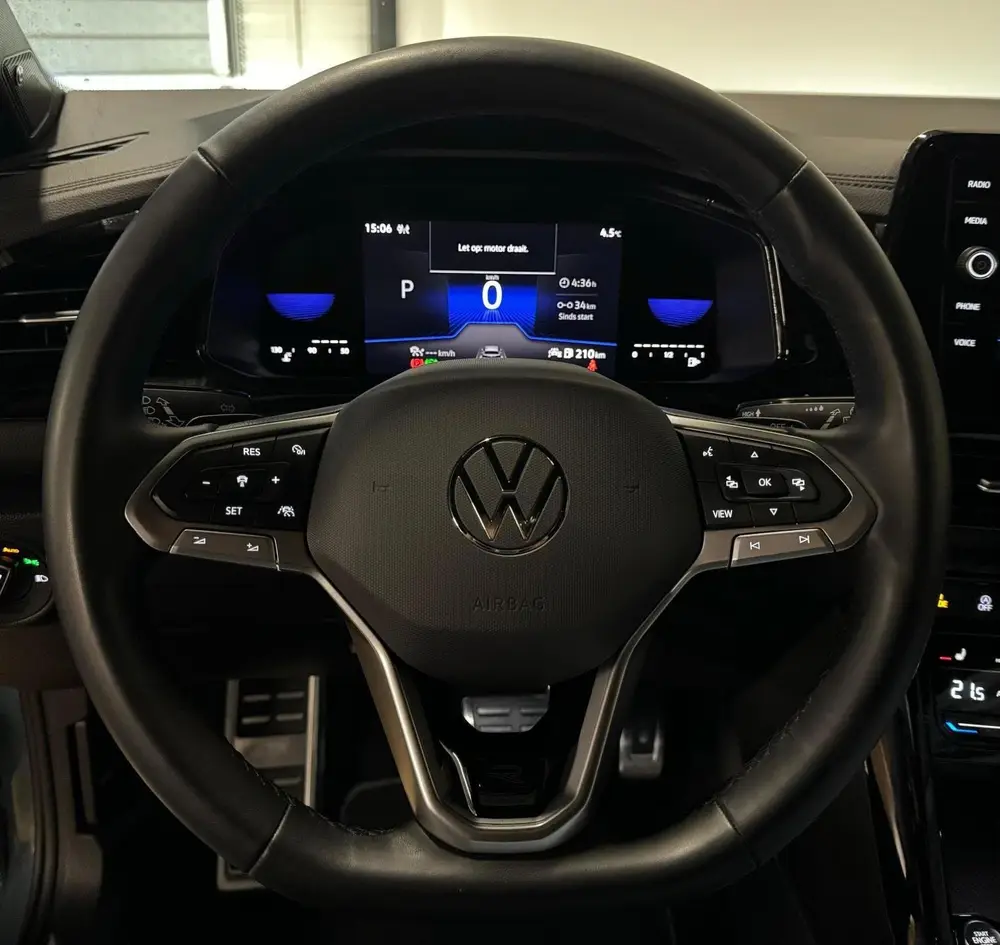 Volkswagen T-Roc 1.5 TSI R-Line Business PANO KEYLESS uit 2024, foto 3