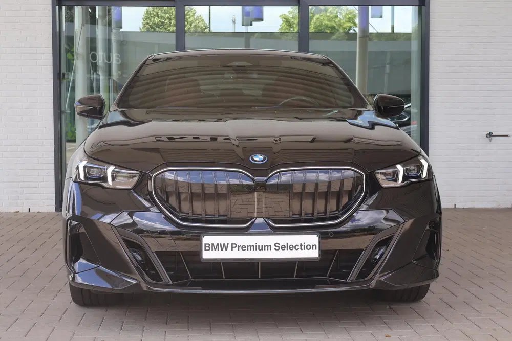 BMW i5 eDrive40 84 kWh uit 2024, foto 2