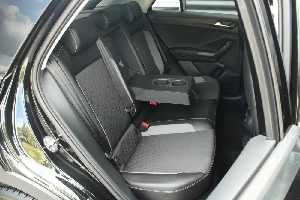 Volkswagen T-Roc 1.0 TSI 115pk Life 'Goal' | Allseasonbanden uit 2025, foto 16