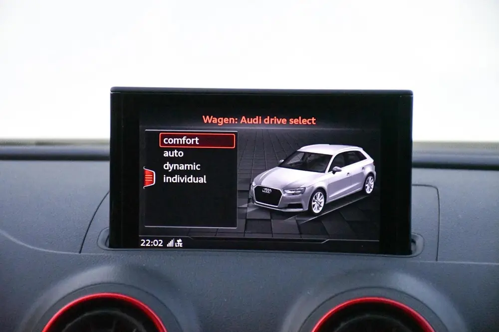 Audi RS3 2.5 TFSI Quattro Panoramdak Virtual B&O 40 uit 2019, foto 13