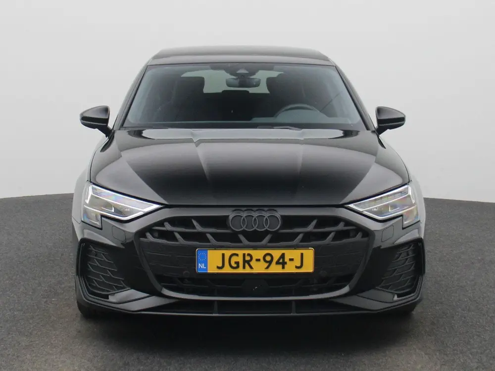 Audi A3 40 TFSI e S edition 204 PK uit 2025, foto 2