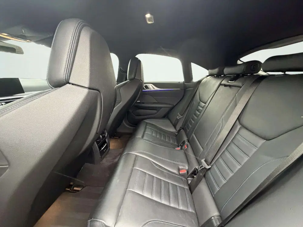 BMW i4 M50 High Executive 84 kWh uit 2022, foto 11