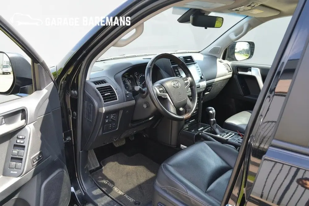Toyota Land Cruiser 2.8 D-4D Black Edition 7 Pers 204PK uit 2022, foto 10