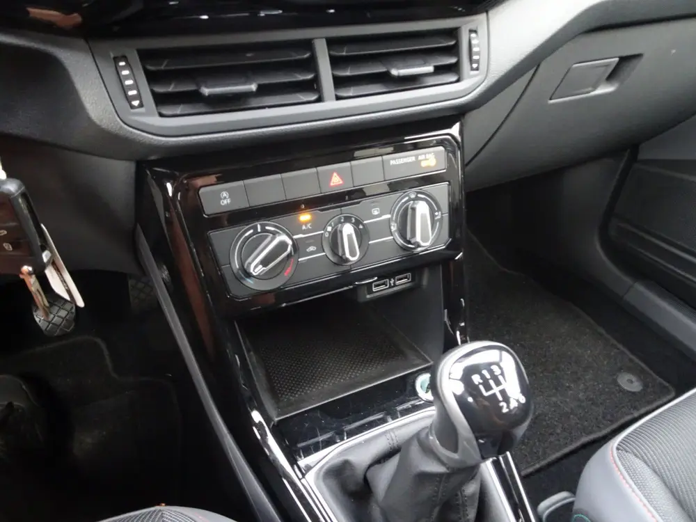 Volkswagen T-Cross 1.0 TSI Life Airco, apple-carplay, licht uit 2020, foto 9