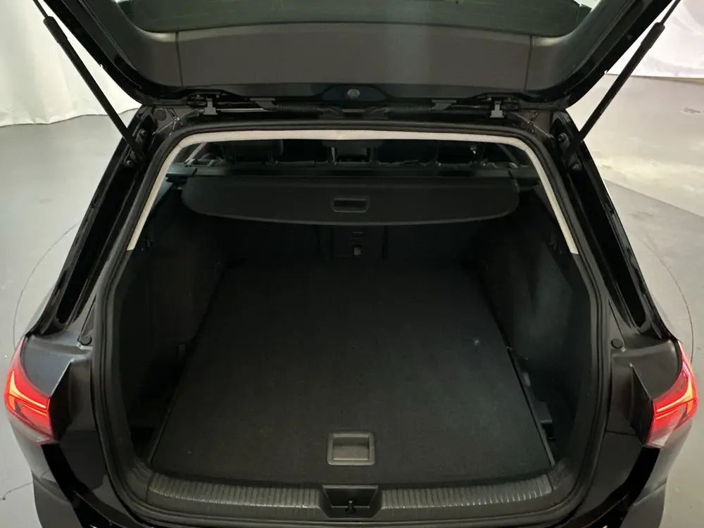 Volkswagen Golf Variant 1.0 eTSI DSG Life Navigatie Sfeerver uit 2021, foto 19
