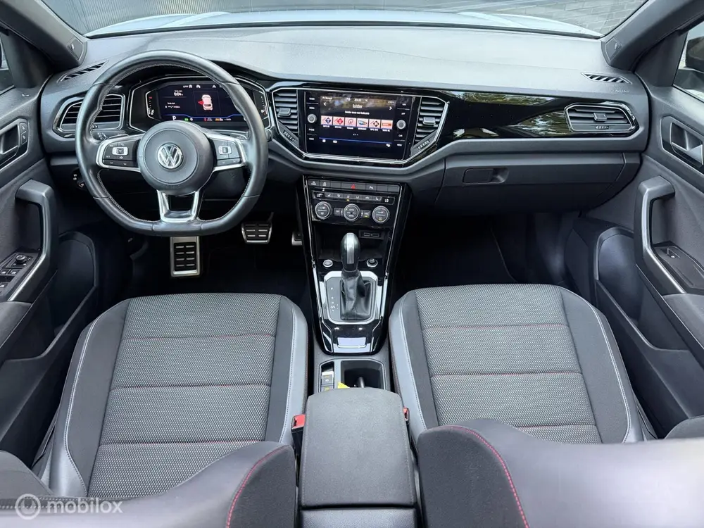 Volkswagen T-Roc 1.5 TSI Black|Virtual|Carplay|camera|Pano uit 2020, foto 2