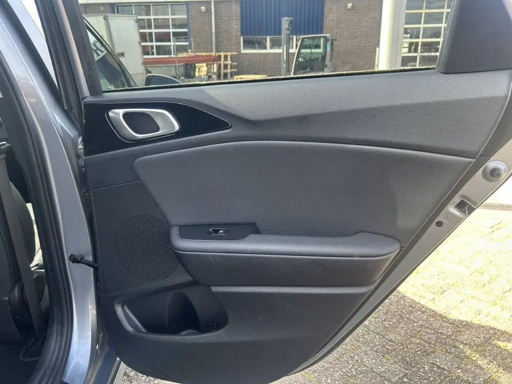 Kia Ceed 1.6 GDI PHEV Dyn+L. (bj 2021) uit 2021, foto 19