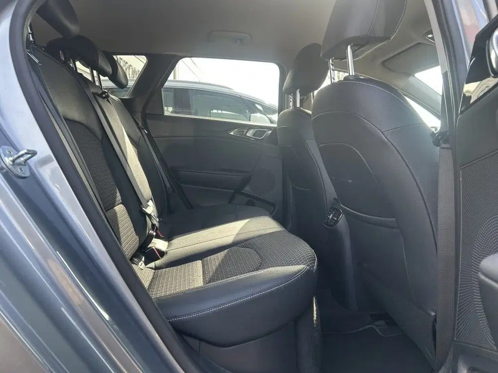 Kia Ceed 1.6 GDI PHEV Dyn+L. (bj 2021) uit 2021, foto 9