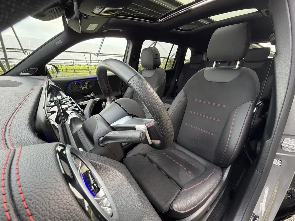 Mercedes-Benz EQB 250+ AMG Line uit 2025, foto 10
