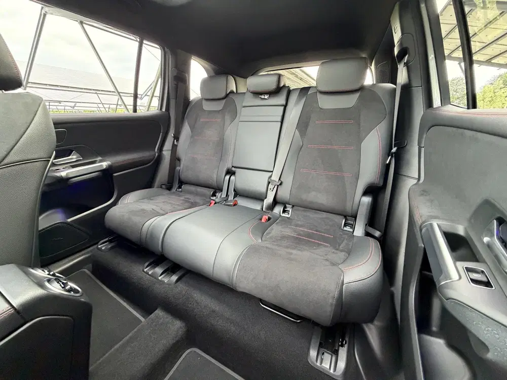 Mercedes-Benz EQB 250+ AMG Line uit 2025, foto 11