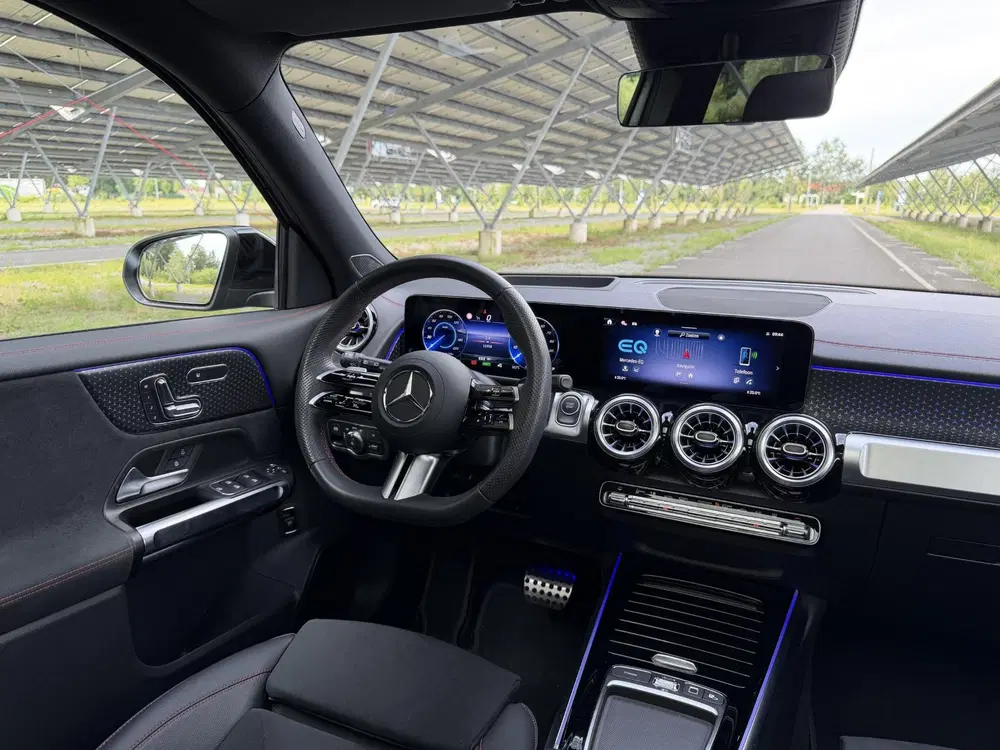 Mercedes-Benz EQB 250+ AMG Line uit 2025, foto 12